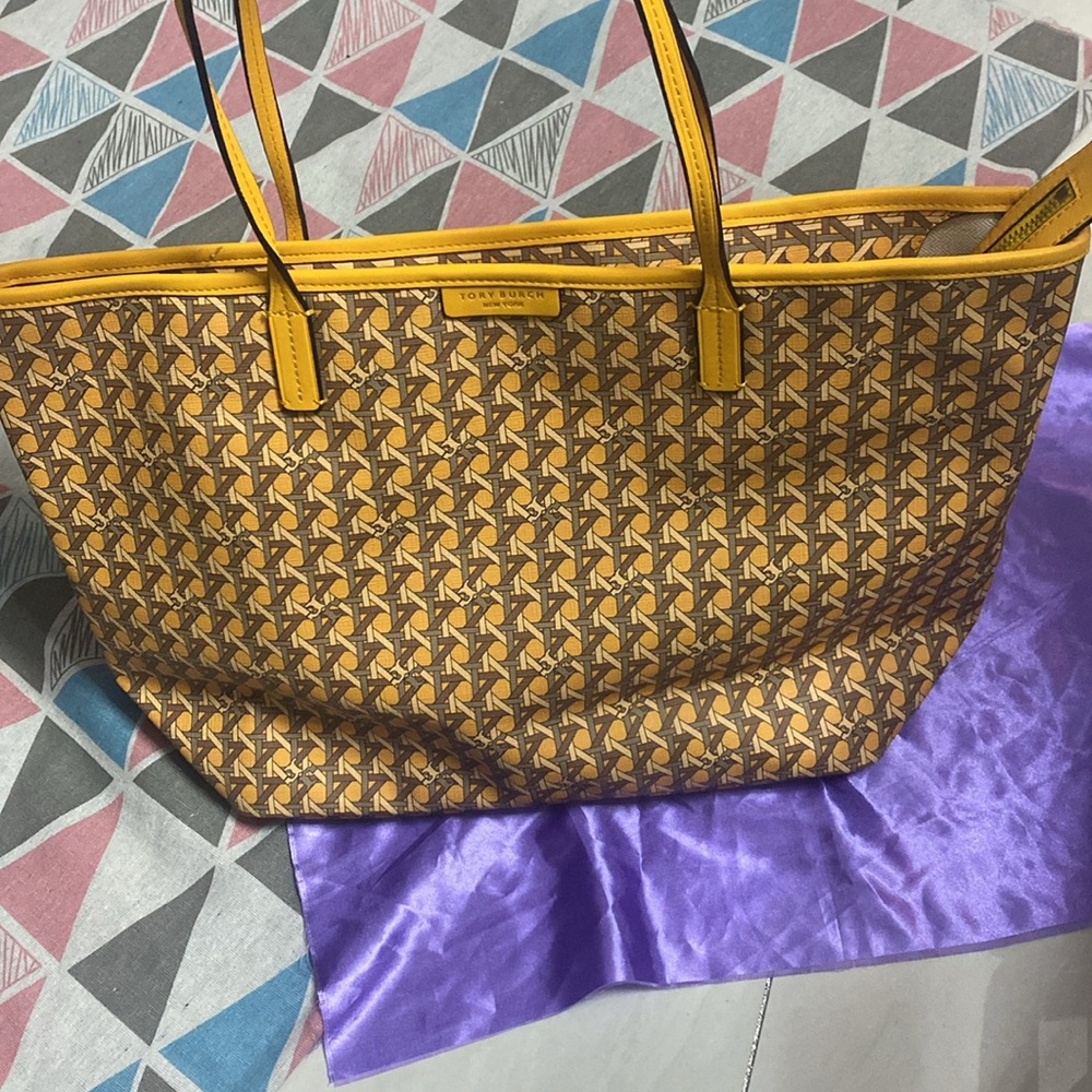 Tory Burch Ever Ready Basketweave Print Large Zipped Tote Sunset Glow With Pouch - Picture 2 of 9
